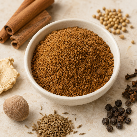 Mielona Garam Masala – zbliżenie mieszanki i składników