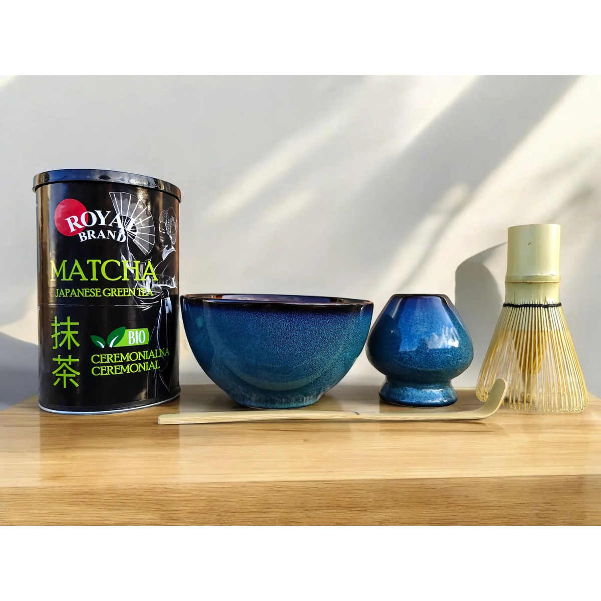 Zestaw startowy do herbaty matcha Bio 100g z piękną czarką miotełką i łyżką Royal Brand